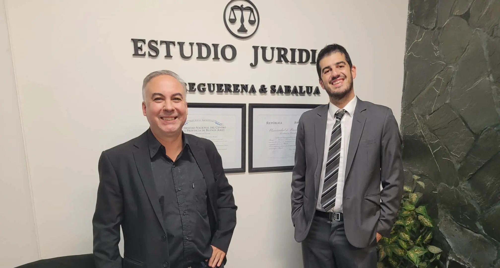 Abogados en Azul Lisandro Erreguerena y Francisco Sabalúa